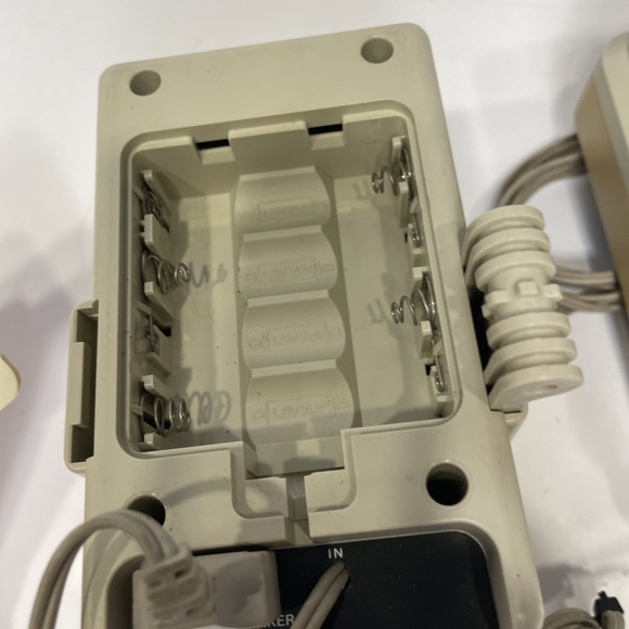 Labtec CS-180 Stereo Computer Speakers System - Picture 6 of 9